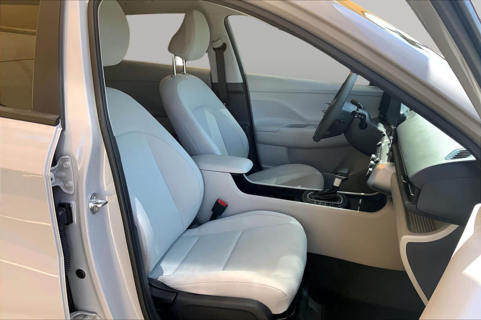 2025 Hyundai Kona SE - Photo 9