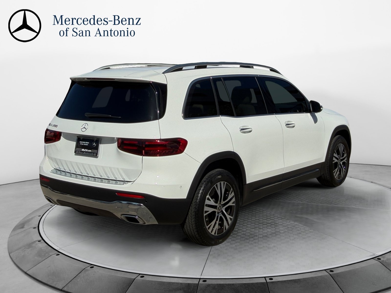 Used 2025 Polar White Mercedes-Benz GLB 250 image 7