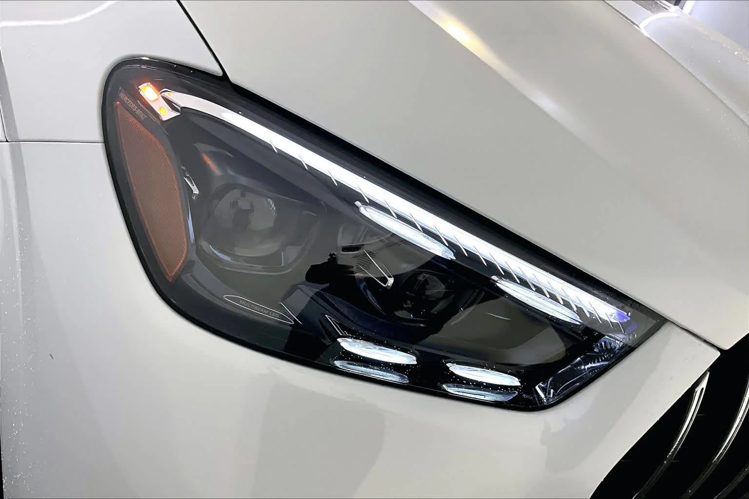 New 2026 MANUFAKTUR Moonlight White Metallic Mercedes-Benz AMG® GLE 63 S image 16