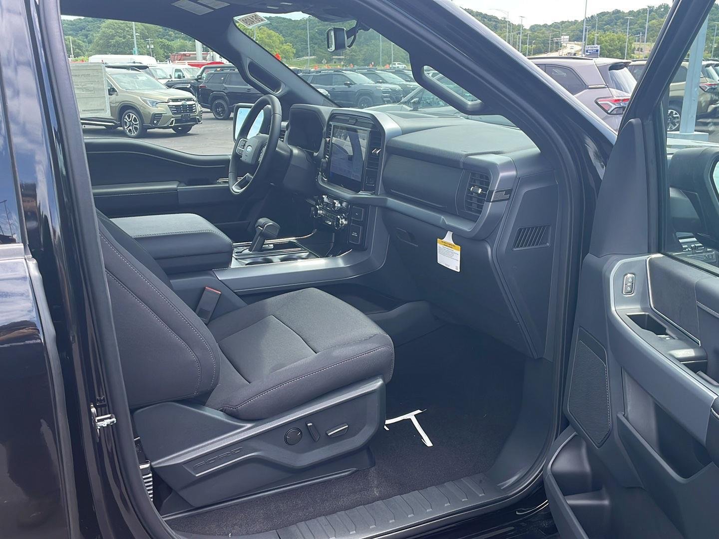New 2026 Agate Black Metallic Ford XLT image 29
