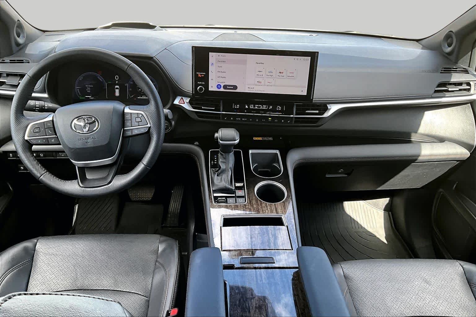 Used 2025 Wind Chill Pearl Toyota Platinum image 13