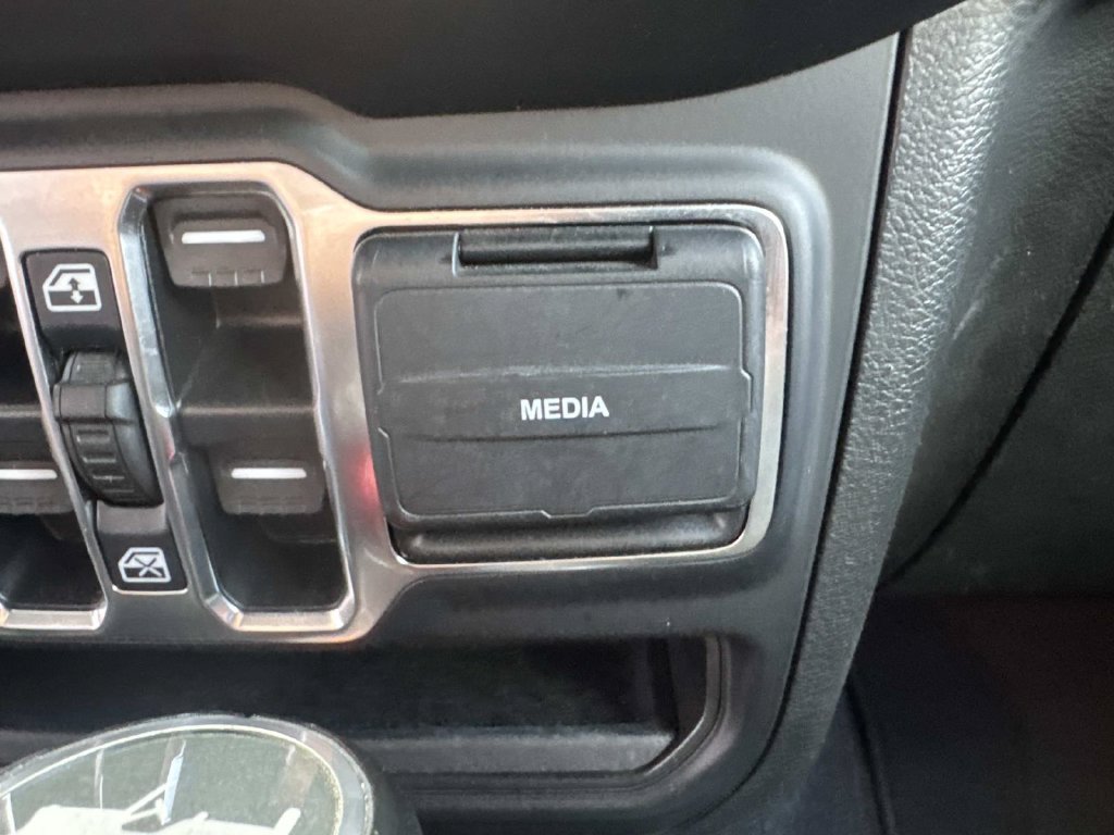 Used 2023 White Jeep Altitude image 48