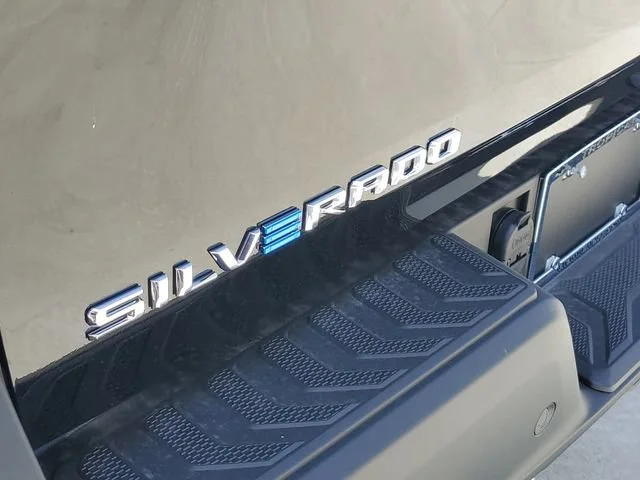 New 2026 Black Chevrolet LT - Extended Range image 9