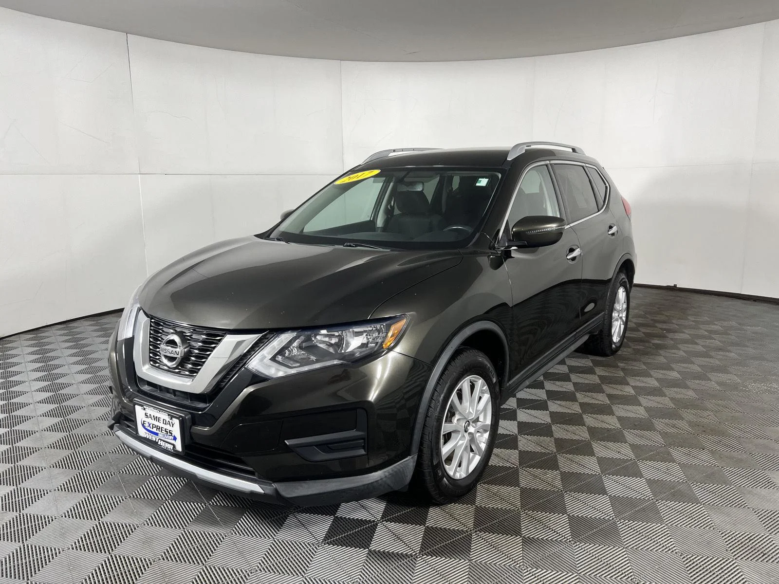 Used 2017 Midnight Jade Nissan SV image 4