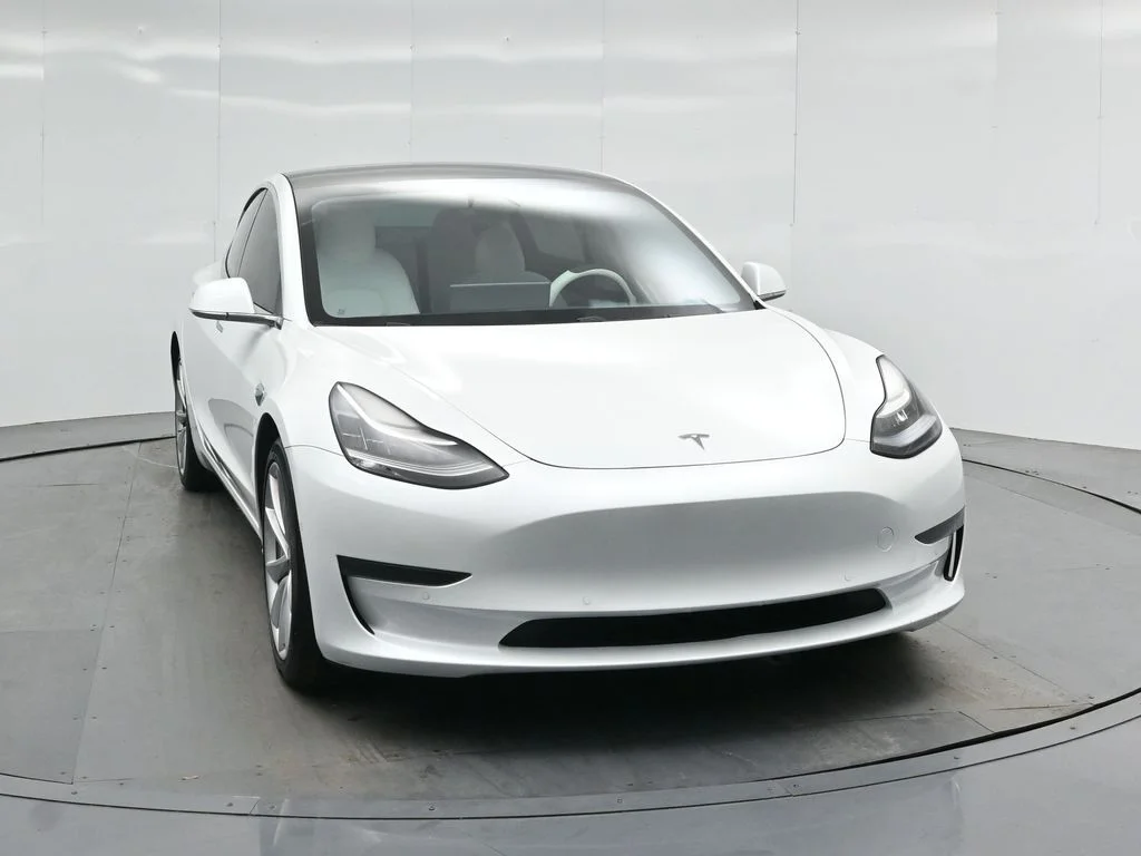 Used 2020  Tesla Standard Range Plus image 49