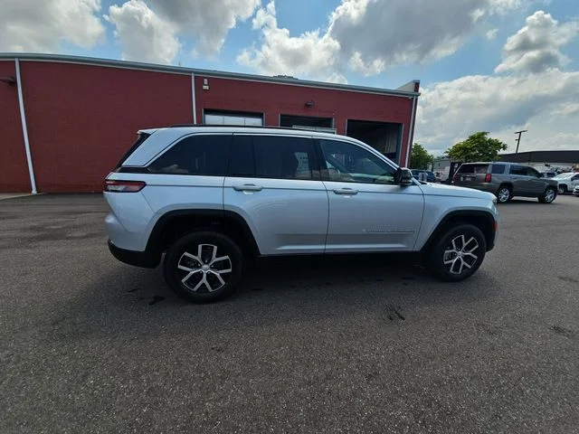 Used 2024 Silver Jeep Limited image 10