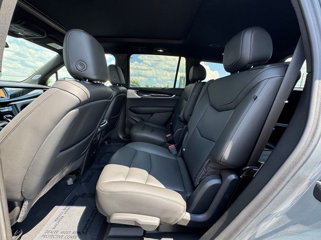 Used 2023 Silver Cadillac Premium Luxury image 33