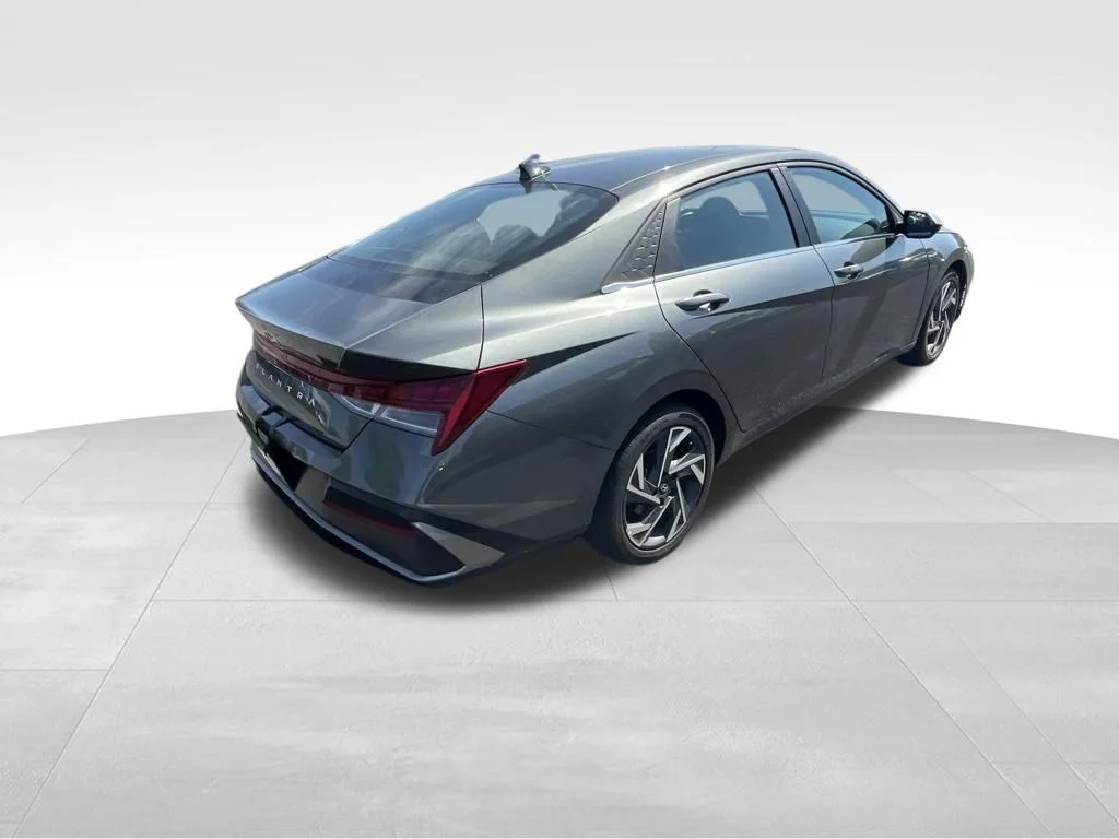 Used 2025 Gray Hyundai SEL Convenience image 20