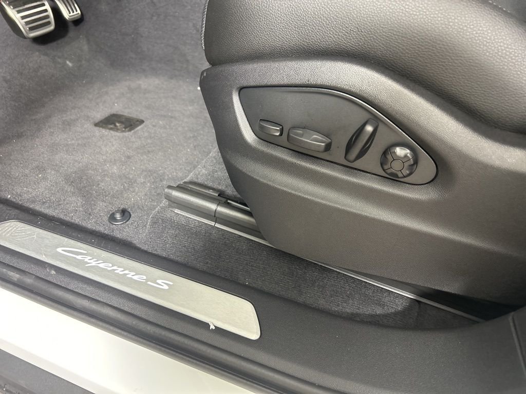 2026 Porsche Cayenne S - Photo 16