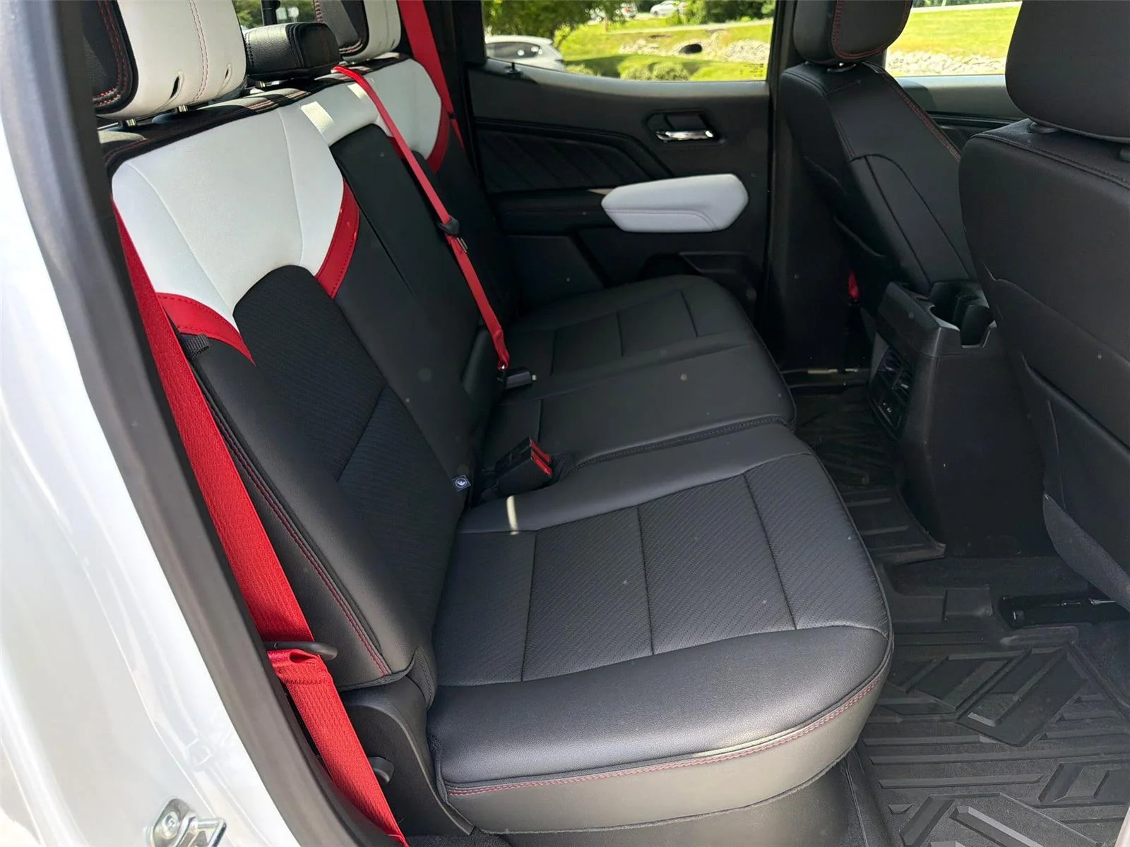 2026 GMC Canyon AT4X - Photo 12