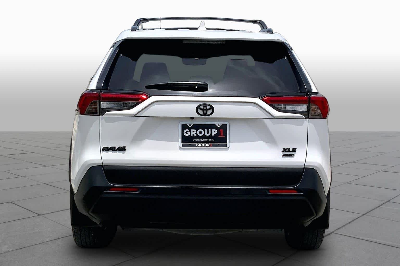 Used 2025 Ice Cap Toyota XLE image 5