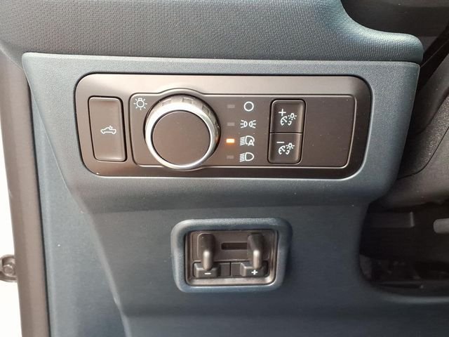 New 2026 Oxford White Ford XLT image 13