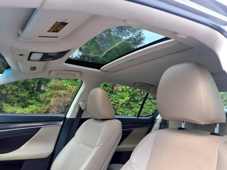 Used 2016 Atomic Silver Lexus 350 image 13