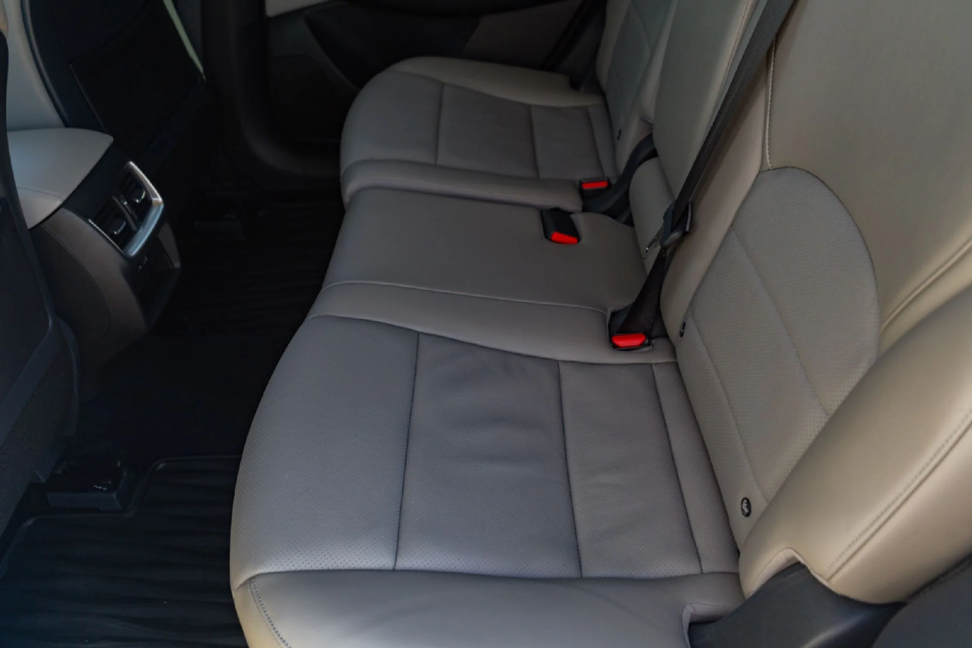 Certified Used 2025 White INFINITI LUXE image 25