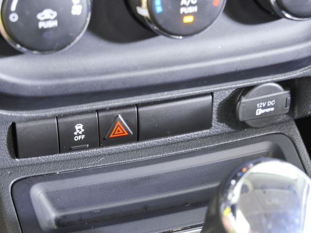 Used 2015 Gray Jeep Altitude image 30