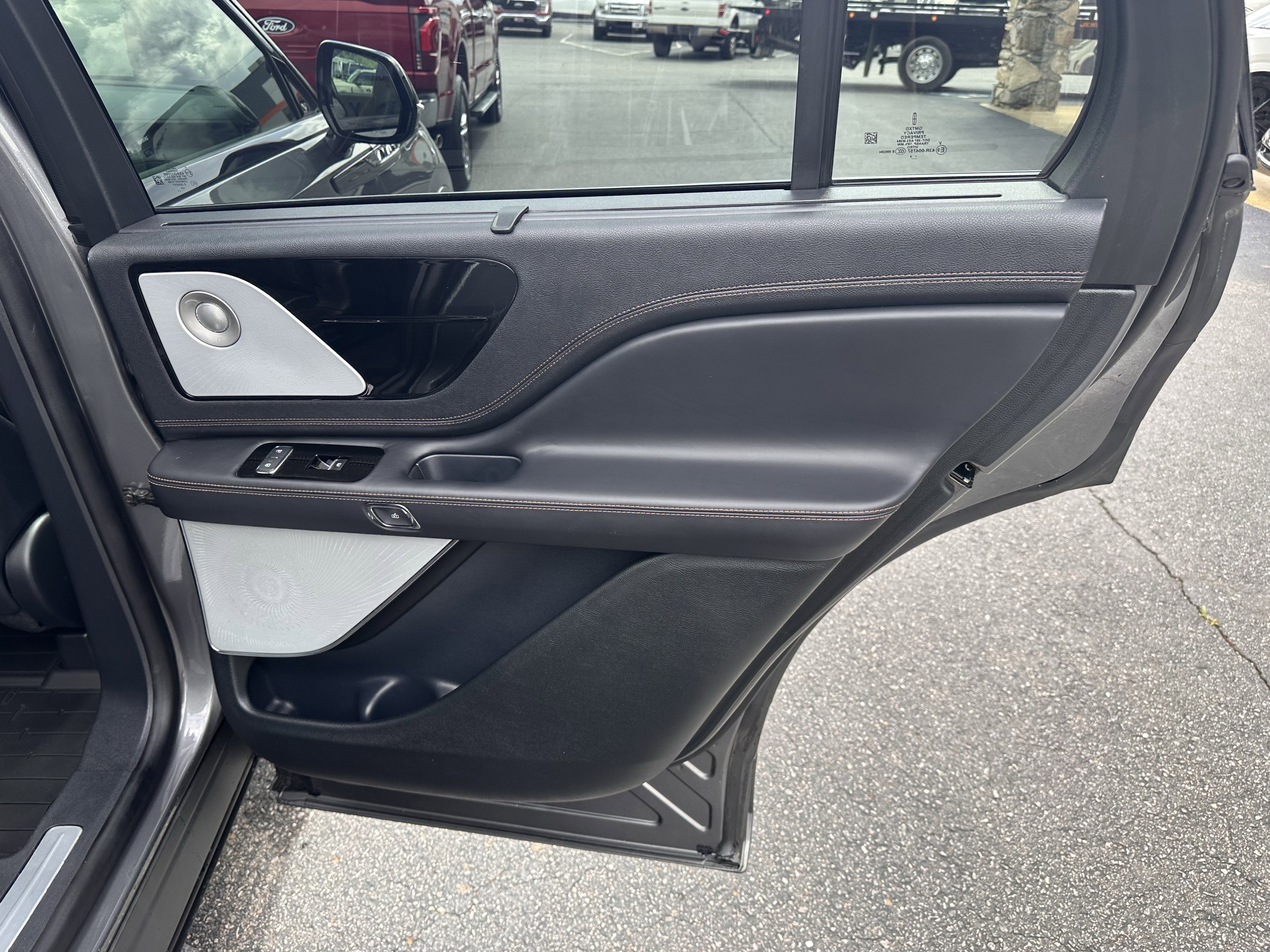 Used 2025 Metallic Lincoln Black Label image 15