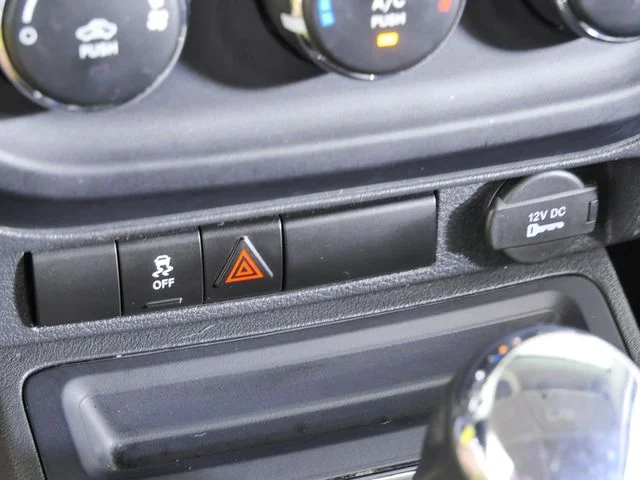 Used 2015 Gray Jeep Altitude image 30