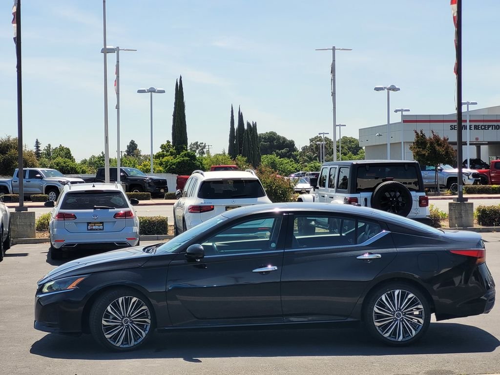 Used 2023 Black Nissan 2.5 SL image 7
