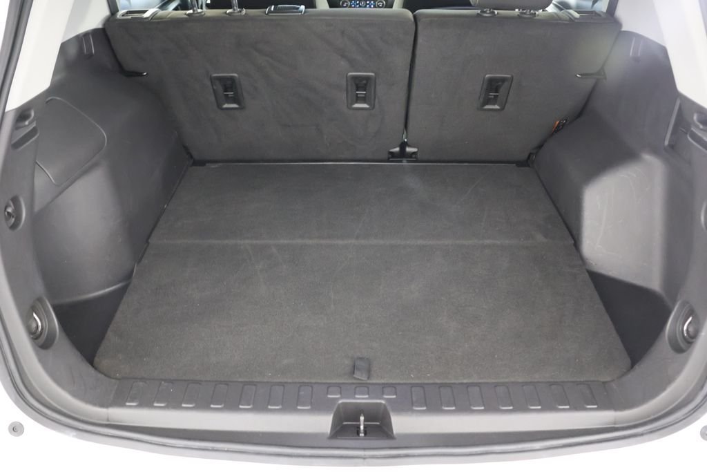Used 2023 White GMC SLE image 20