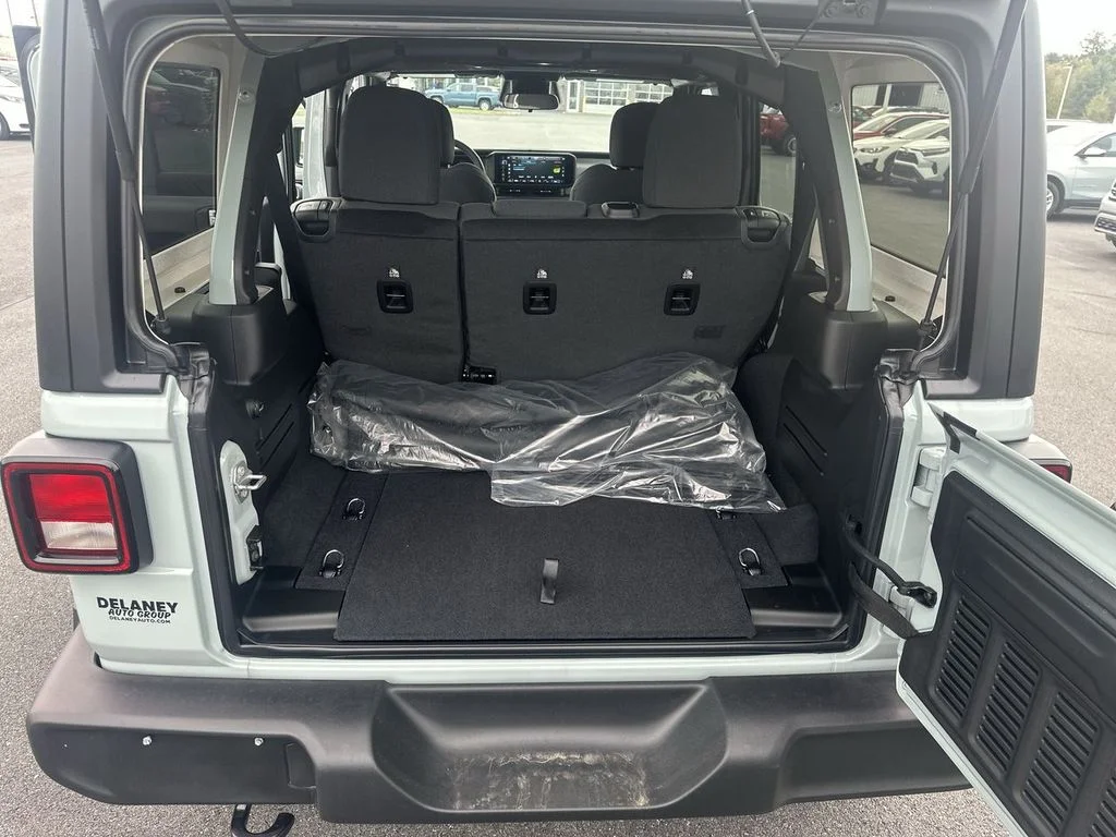 New 2027 Earl Clearcoat Jeep Sport S image 29
