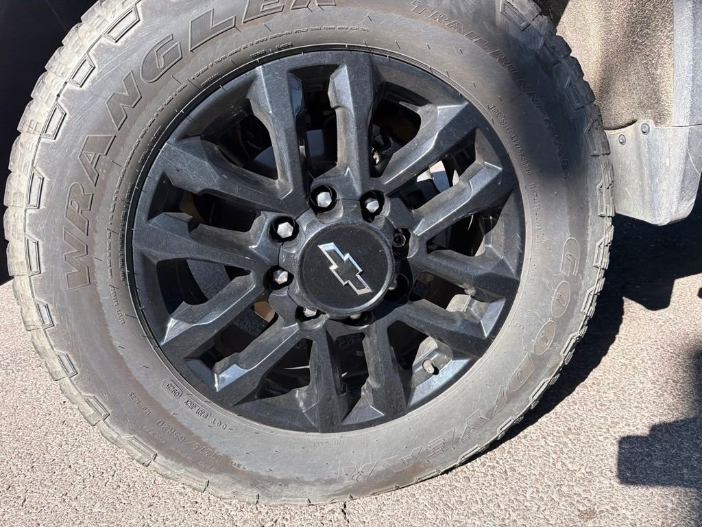 Used 2025 Gray Chevrolet Custom image 32