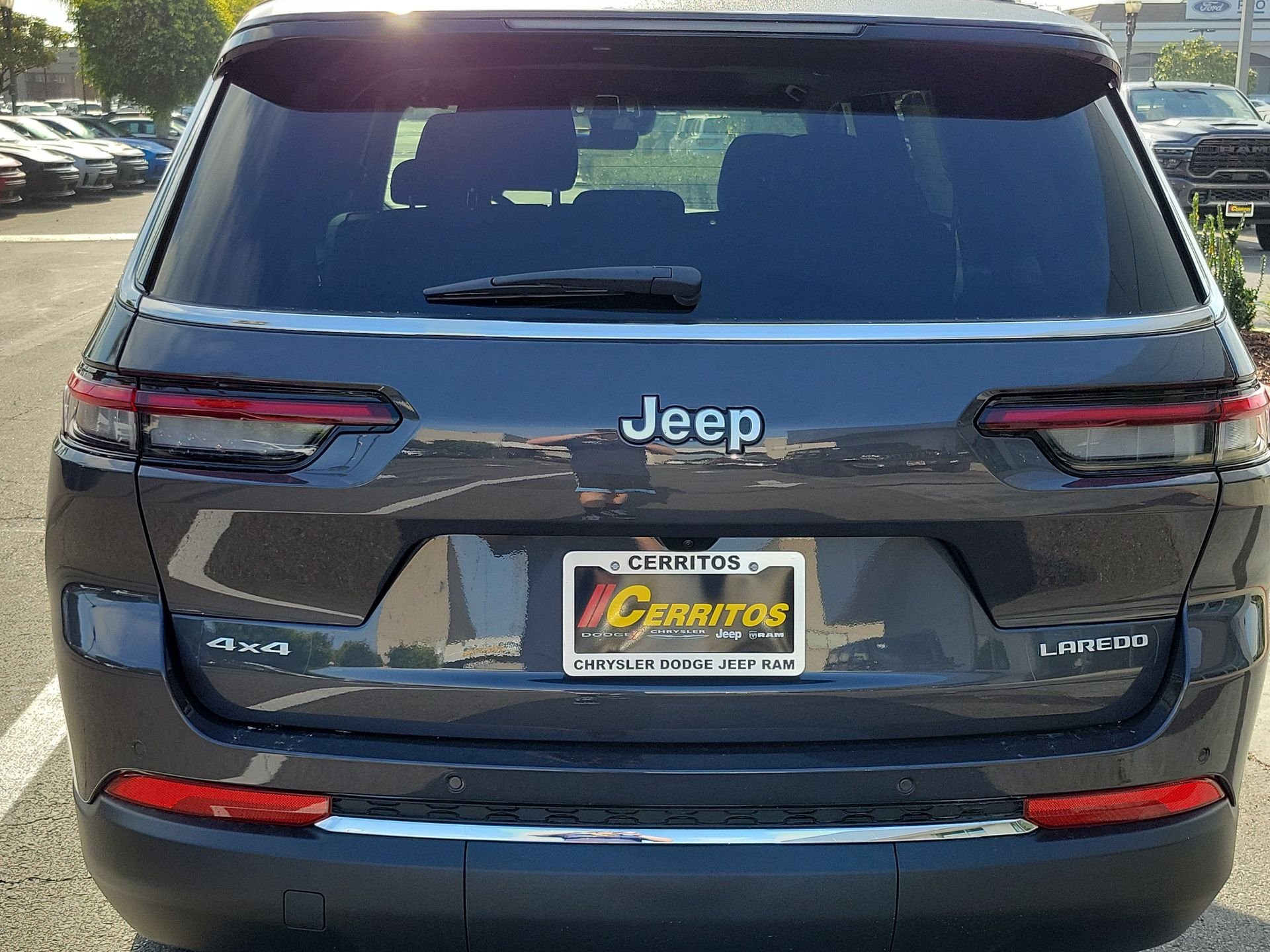 New 2026 Baltic Gray Metallic Clear-Coat Exterior Paint Jeep Laredo X image 16