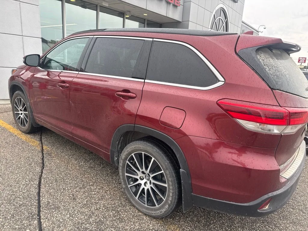 Used 2018 Red Toyota SE image 5