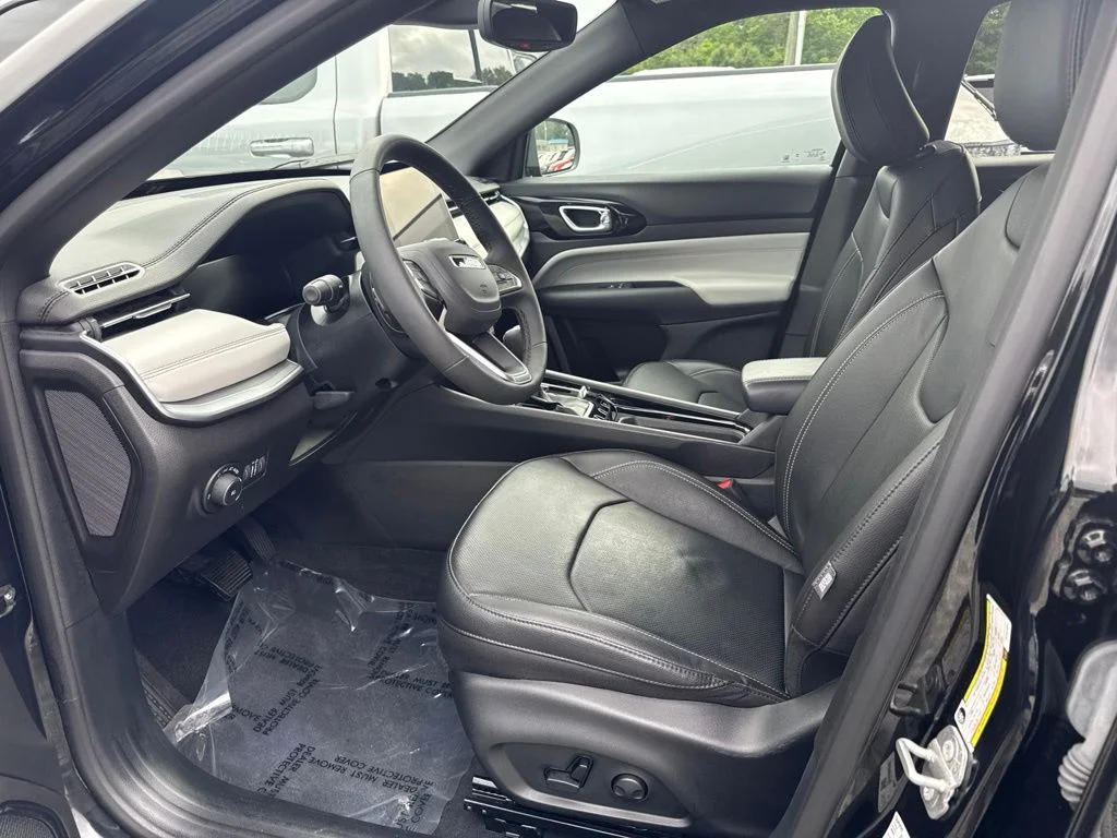 Used 2025 Black Jeep Limited image 3
