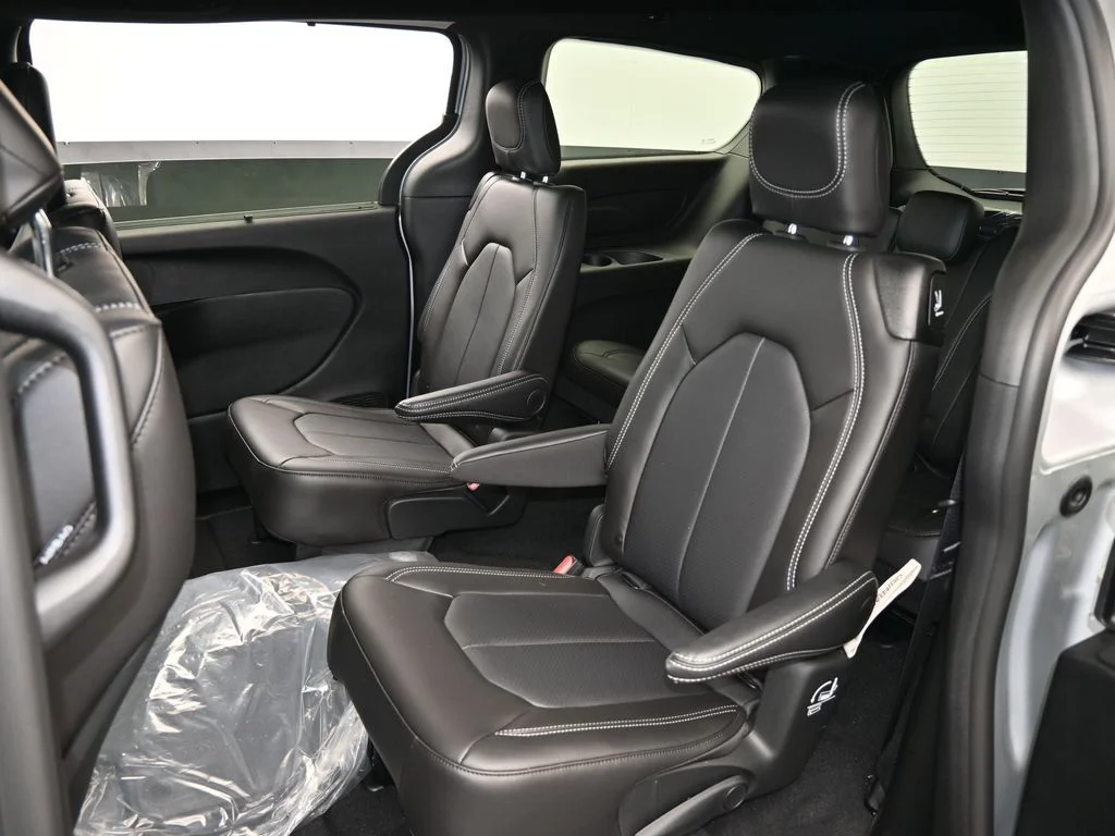2026 Chrysler Voyager LX - Photo 27