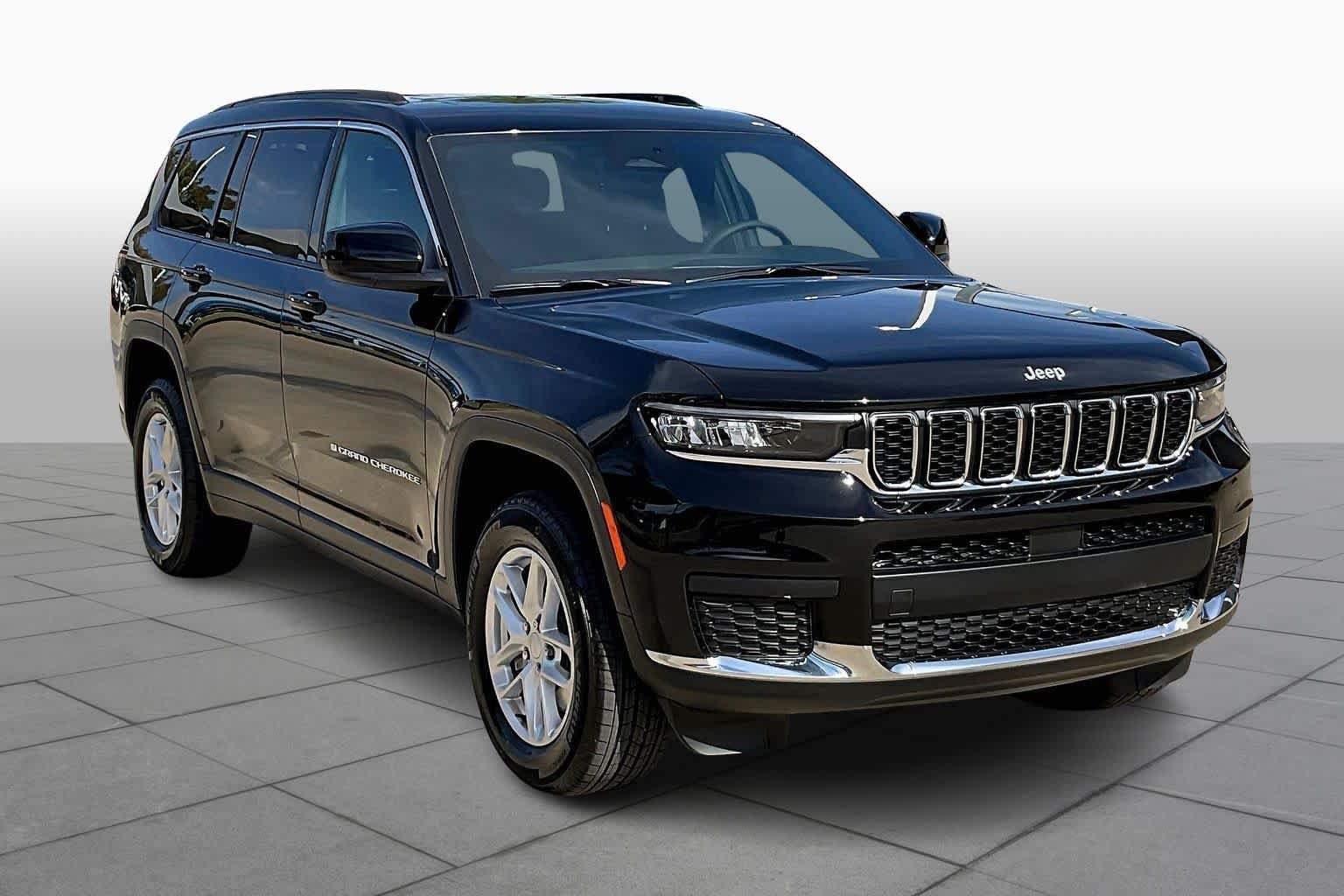 New 2025 Diamond Black Crystal Pearl-Coat Exterior Paint Jeep Laredo X image 2