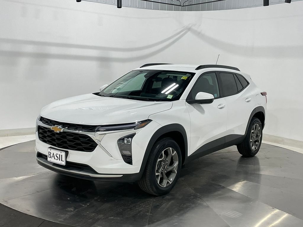 Used 2025 White Chevrolet LT image 8