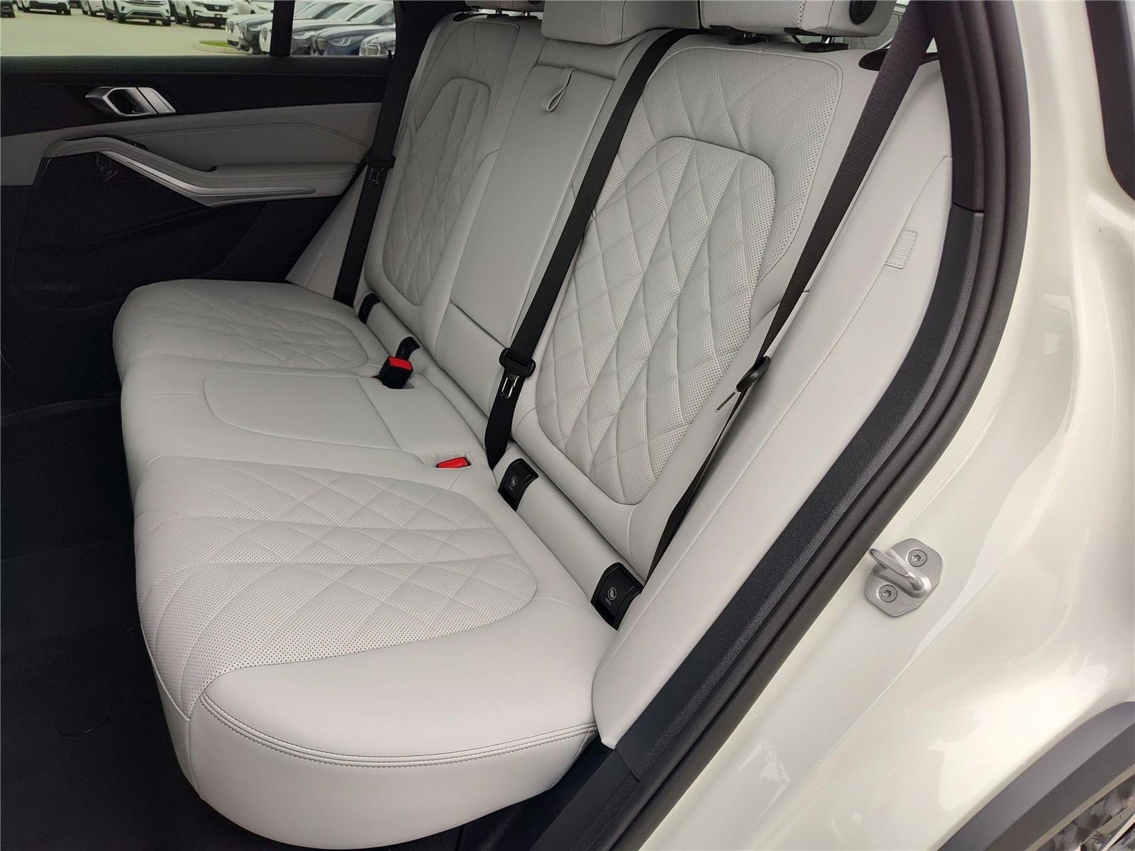 New 2026 Alpine White BMW sDrive40i image 15