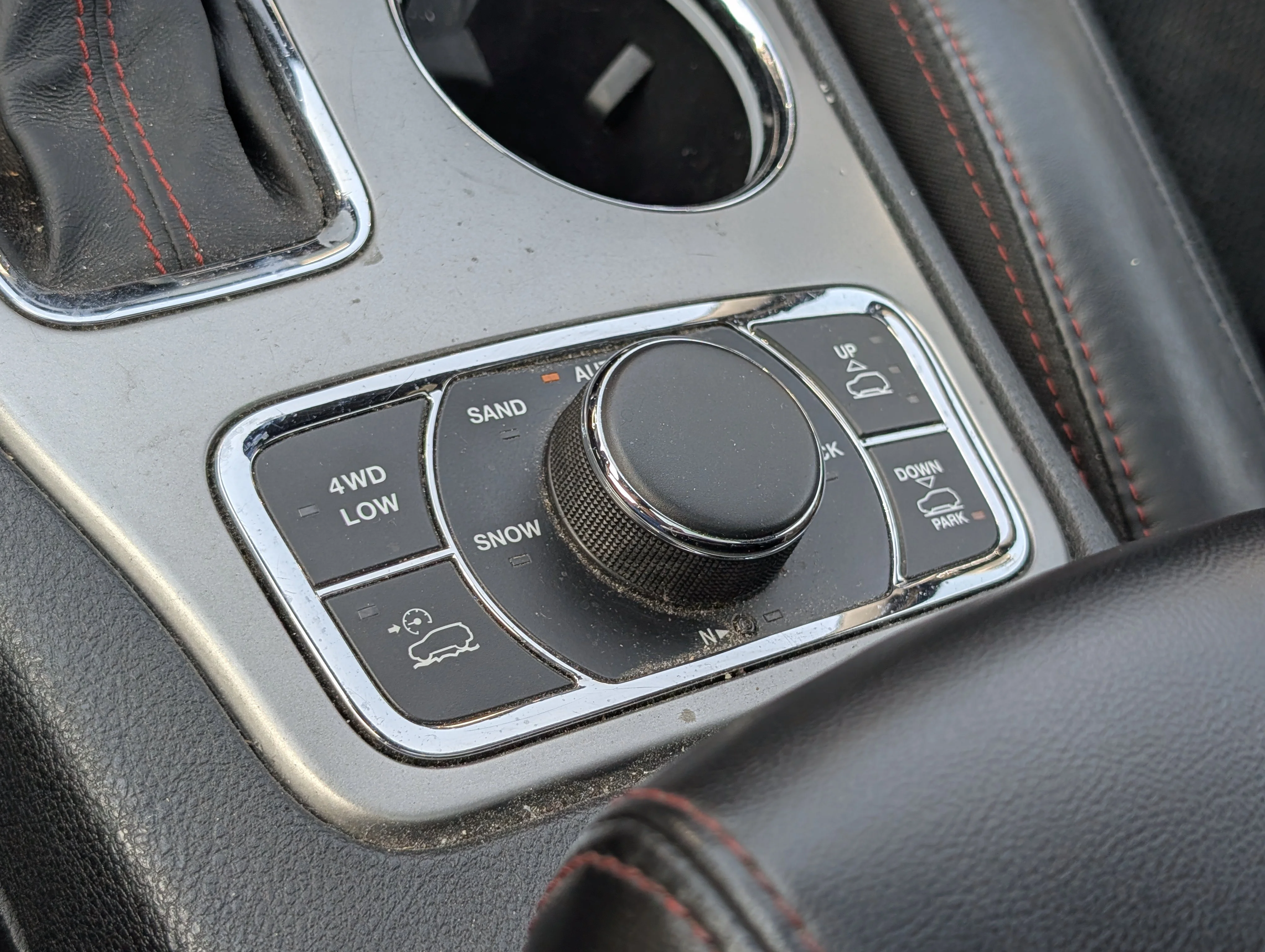 Used 2017 Billet Metallic Jeep Trailhawk image 34