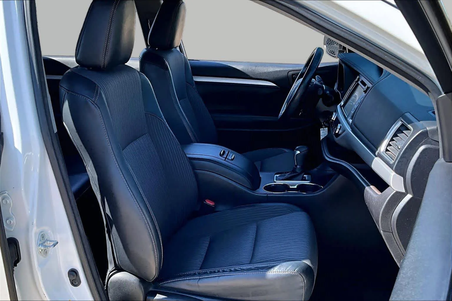 Used 2017 Blizzard Pearl Toyota LE image 9