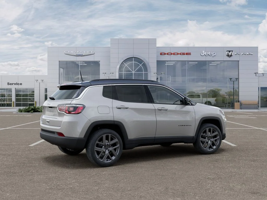 New 2026 Silver Zynith Metallic Clearcoat Jeep Limited image 4