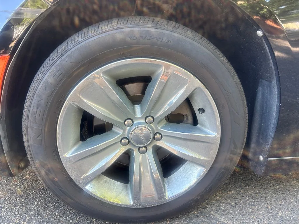 Used 2016 Black Dodge SXT image 14