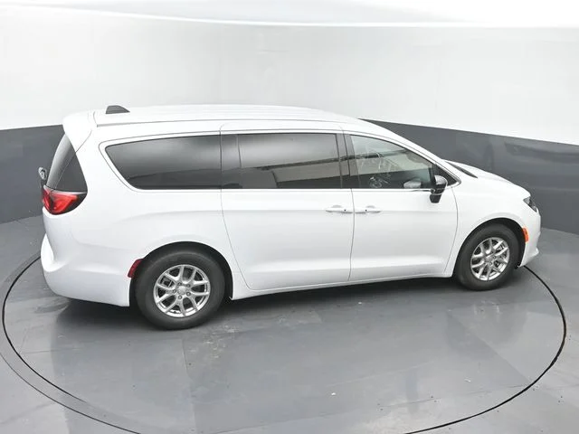New 2027 Bright White Clear-Coat Exterior Paint Chrysler LX image 35