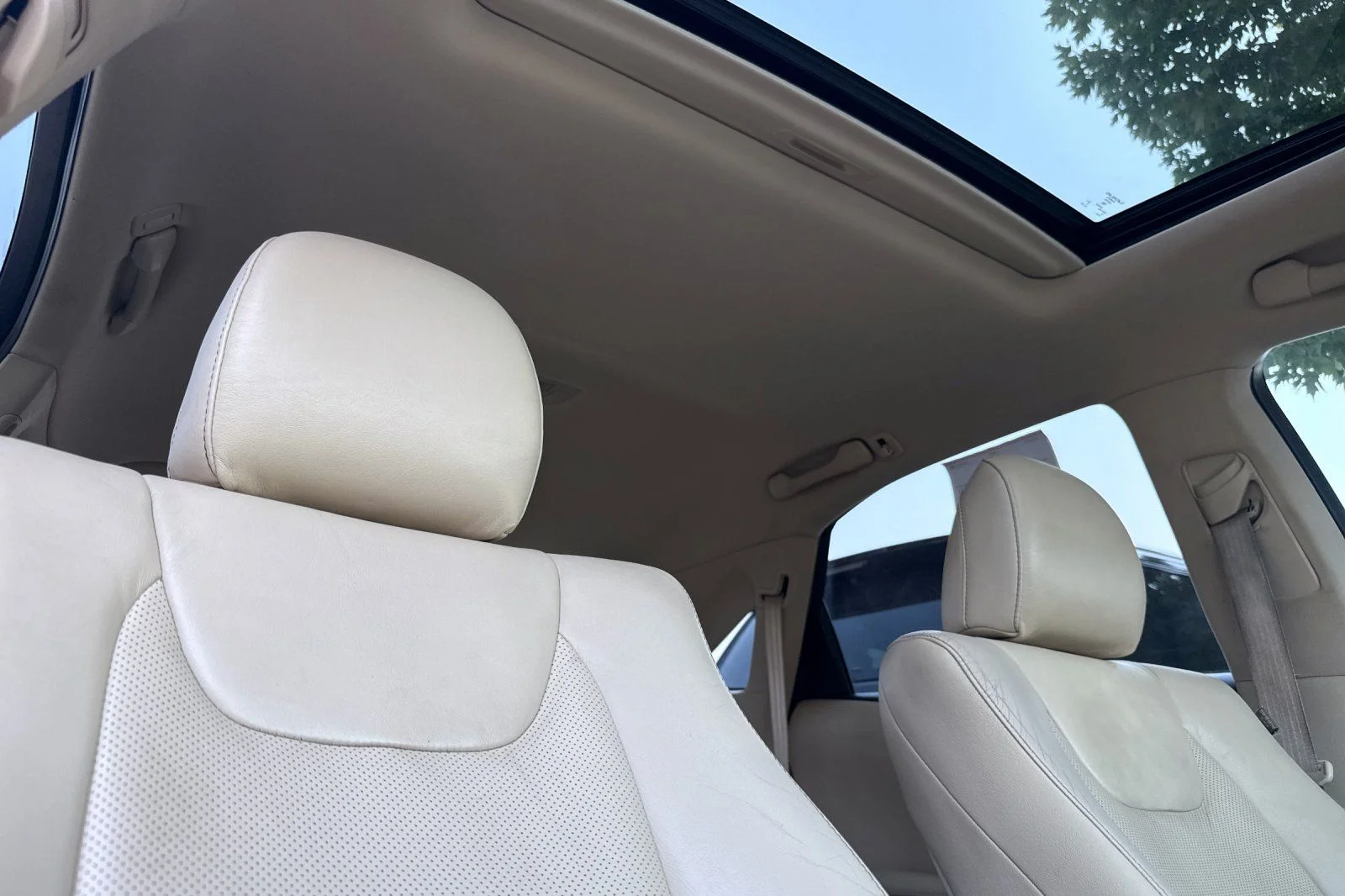 Used 2015 White Lexus 350 image 16