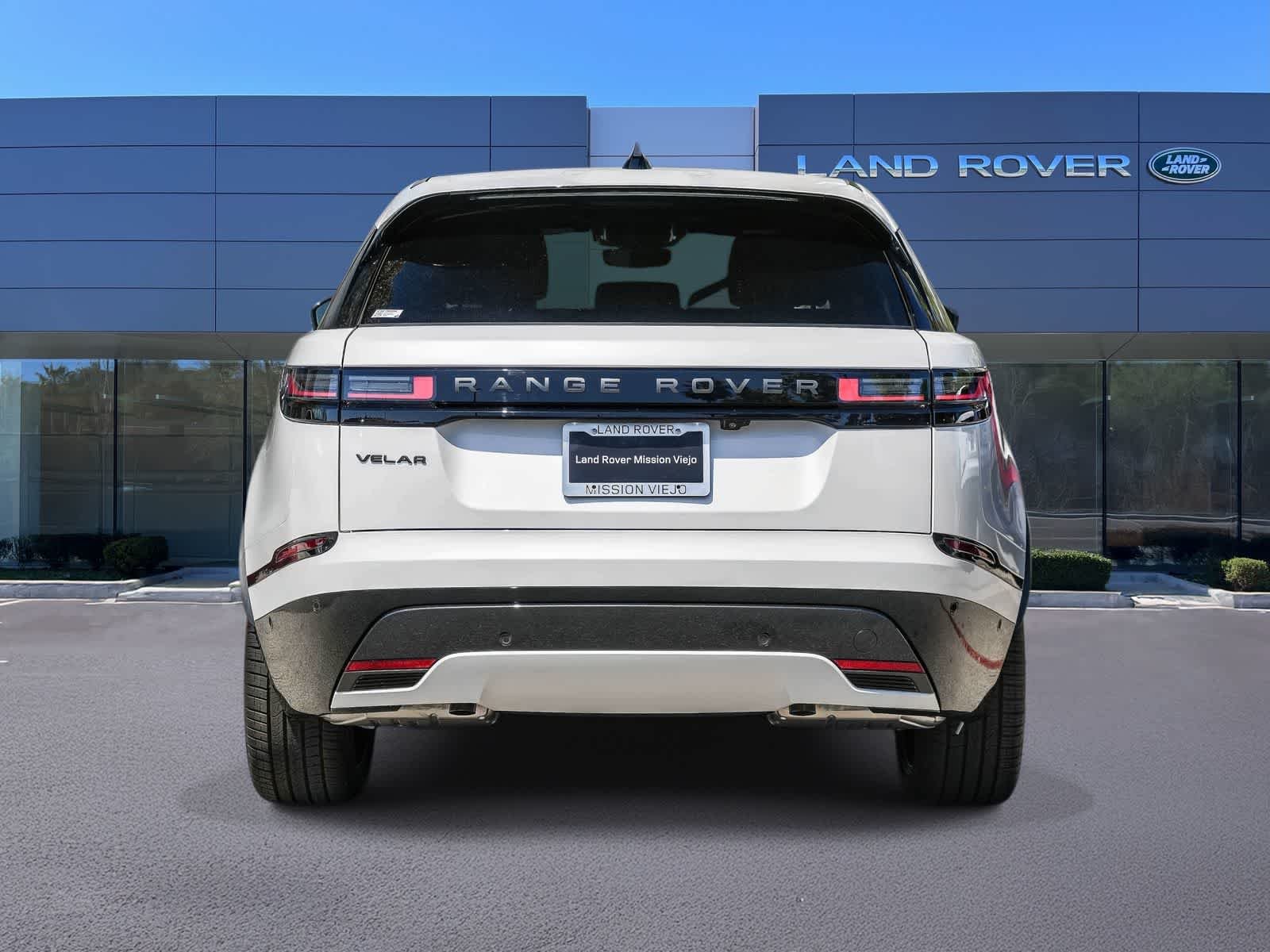 New 2026 Ostuni Pearl White Land Rover Dynamic SE image 5