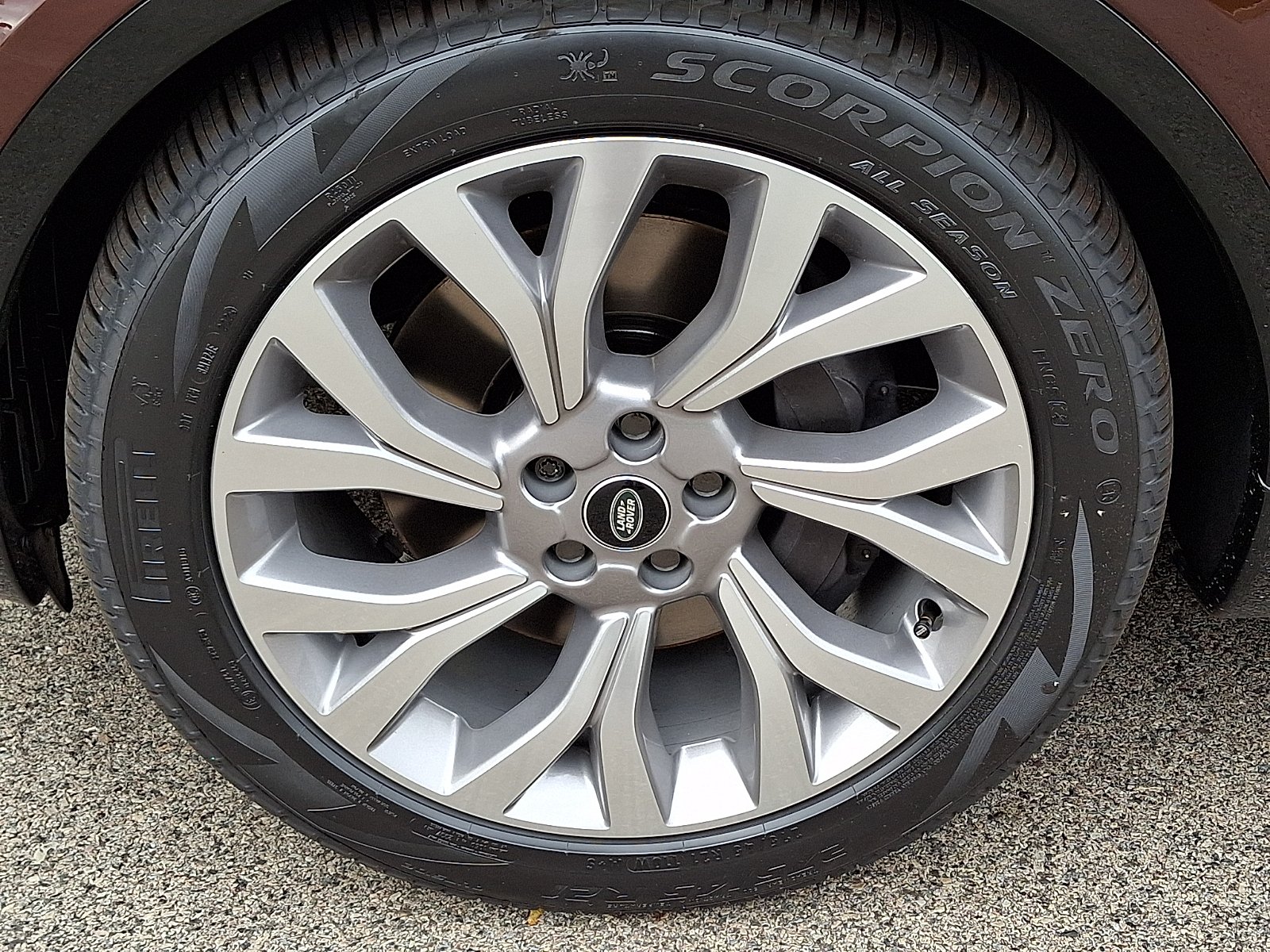 New 2026 Sedona Red Land Rover Gemini Edition image 9