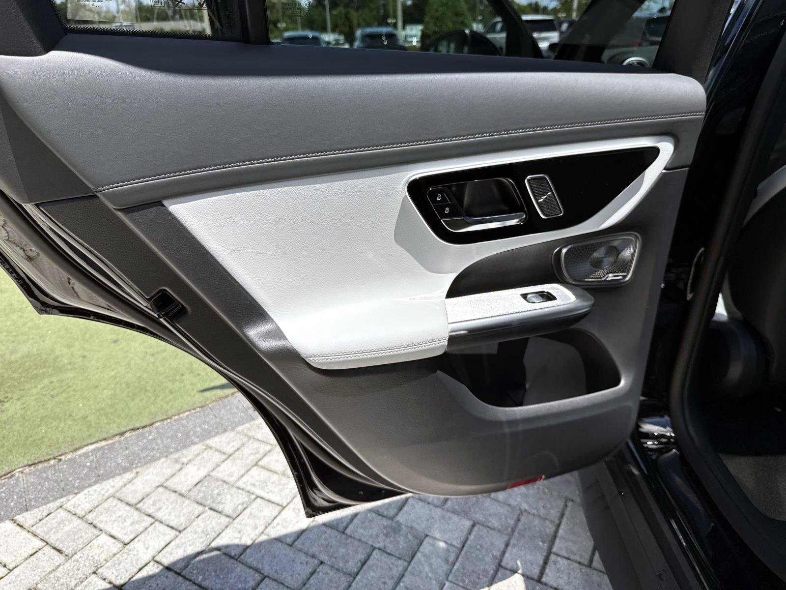 New 2027 Black Mercedes-Benz 300 SUV image 12