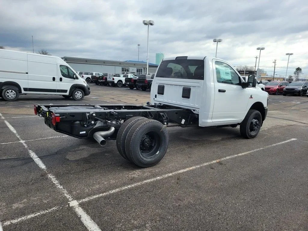 2026 RAM 3500 Chassis Tradesman - Photo 7