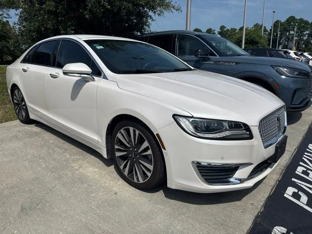 Used 2019 White Lincoln Reserve image 3