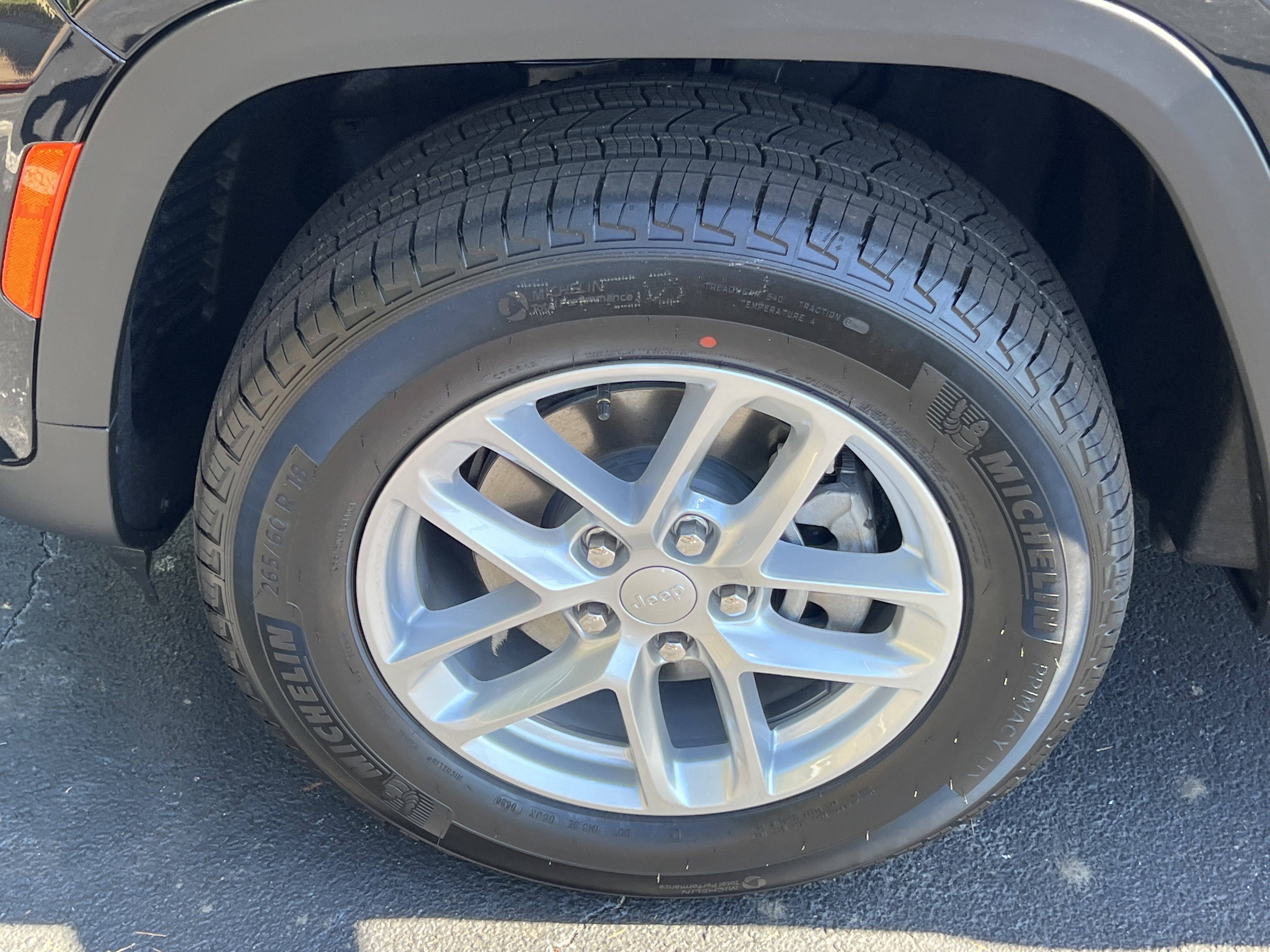 New 2026 Diamond Black Crystal Pearlcoat Jeep Laredo X image 14