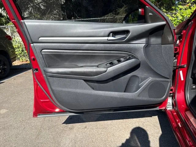 Used 2023 Scarlet Ember Tintcoat Nissan 2.5 SL image 17