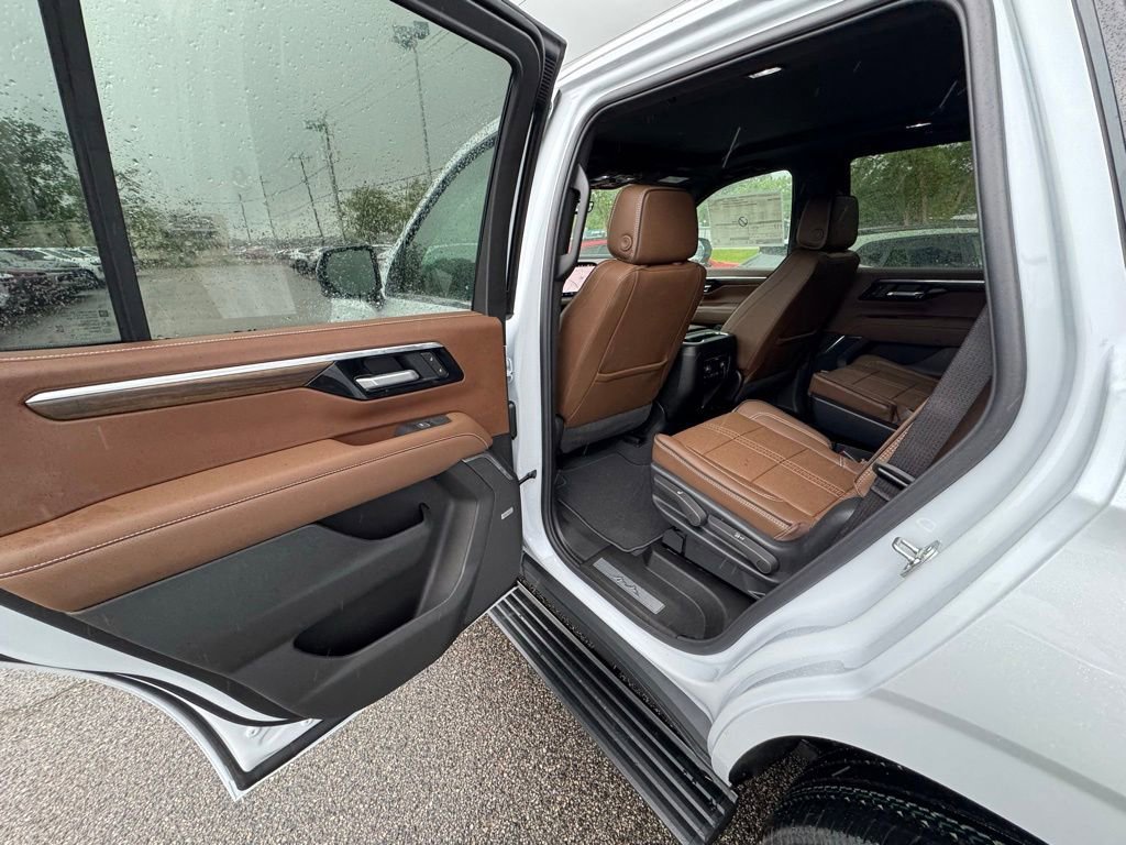 New 2026 Polar White Tricoat Chevrolet High Country image 19