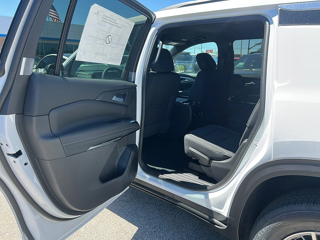 2026 Chevrolet Traverse LT - Photo 8