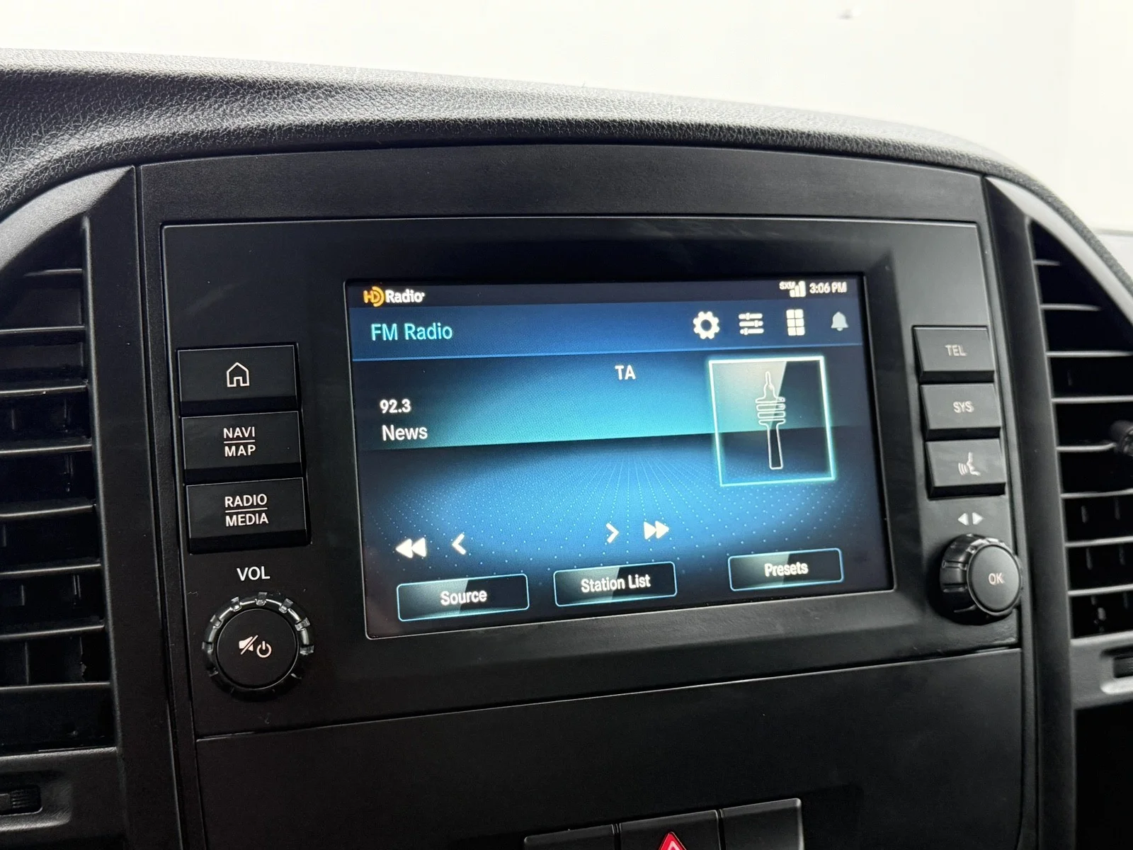 Used 2022 Arctic White Mercedes-Benz  image 19