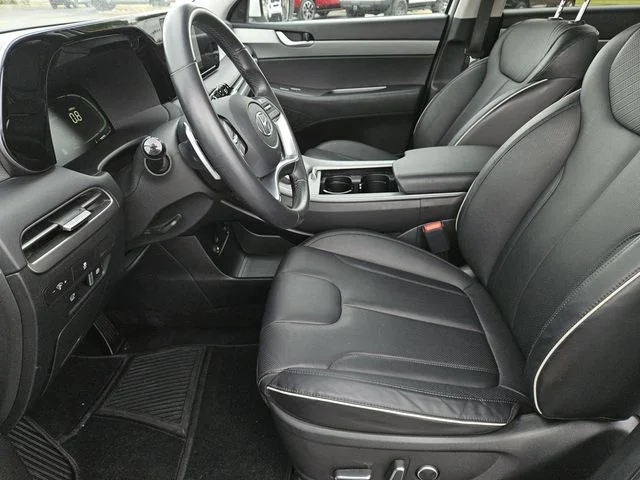 Used 2025 Hyper White Hyundai SEL image 23