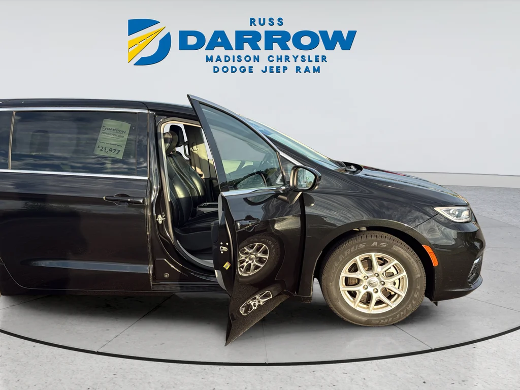 Used 2023 Black Chrysler Touring L image 29